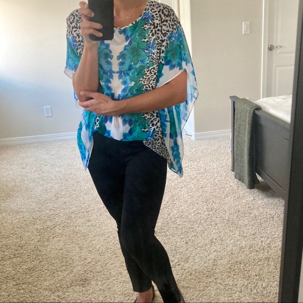 5 for $10 ✂️ JACLYN SMITH floral animal print top
